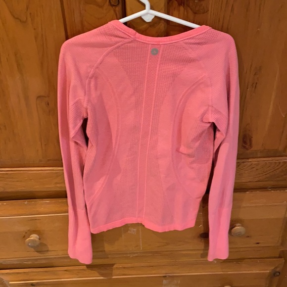 90 Degrees Athletic Longsleeve - Picture 2 of 3